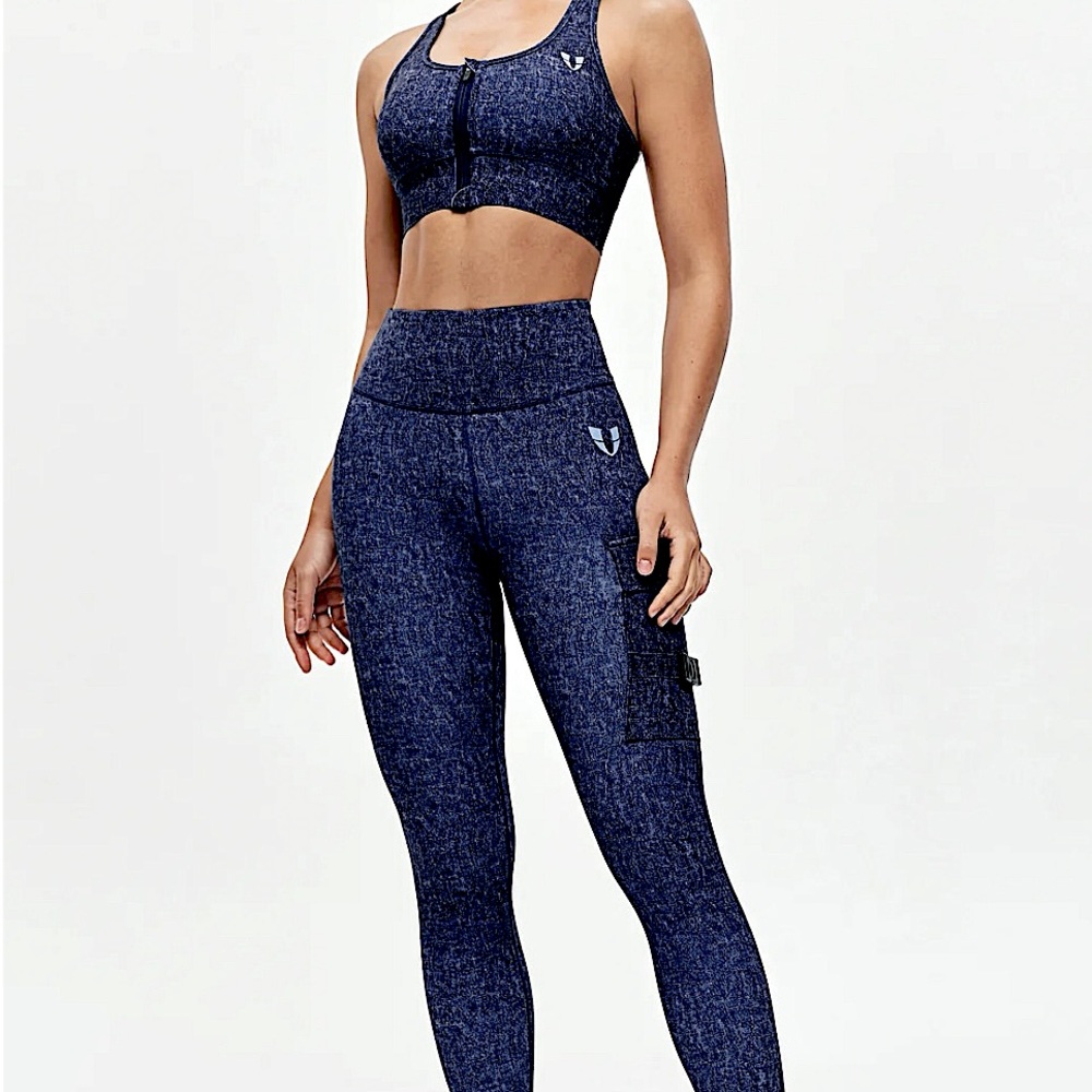 Firmabs sports bra and cargo leggings set.